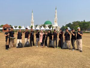 Wujudkan Lingkungan Asri dan Bersih, Jajaran Direksi dan Karyawan PT Sayaga Wisata Bogor Mengikuti Gelar Aksi Korve (Gotong Royong) di Kawasan Alun-alun Kabupaten Bogor. korve sayaga